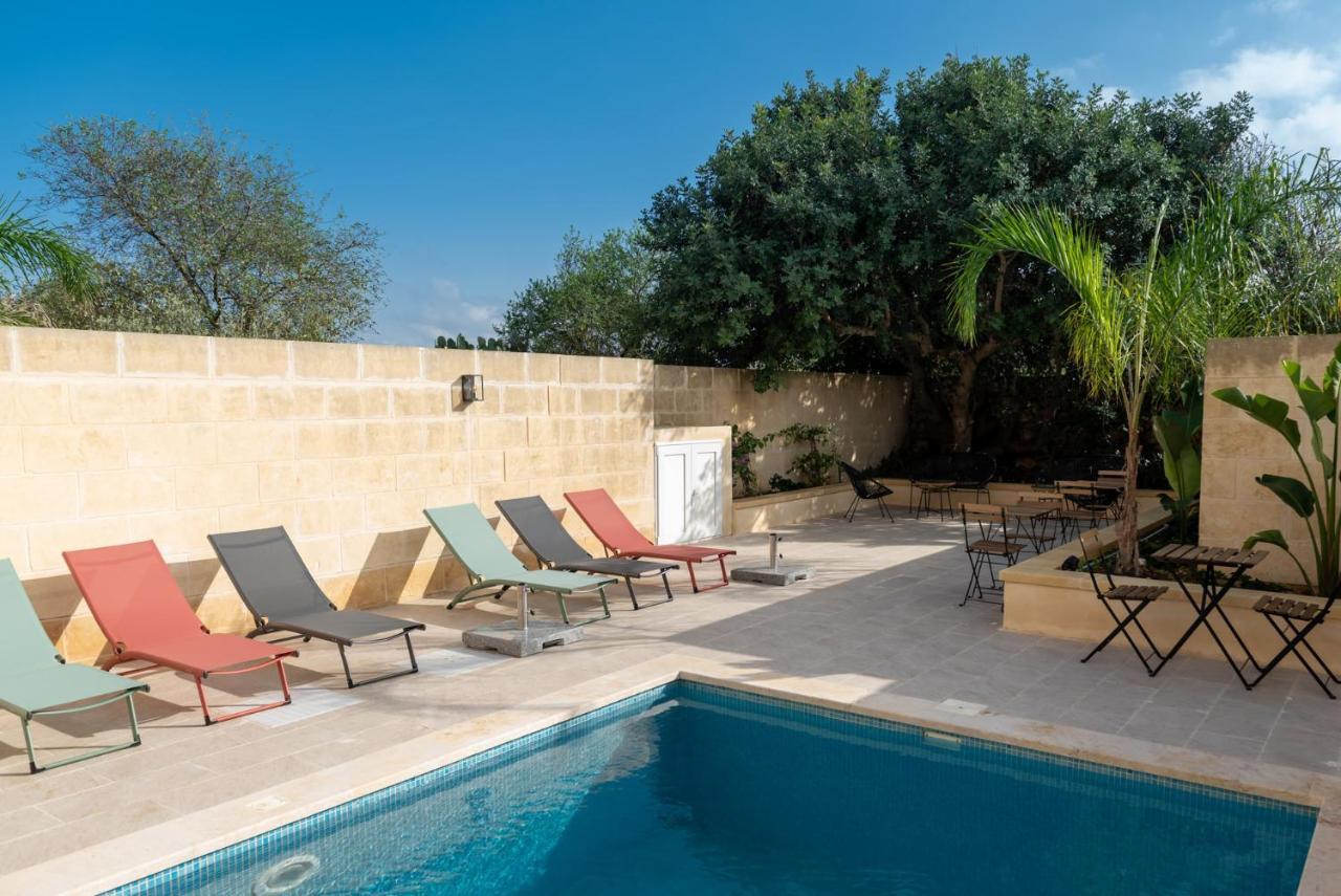 לינה וארוחת בוקר ויקטוריה The Carob Tree מראה חיצוני תמונה